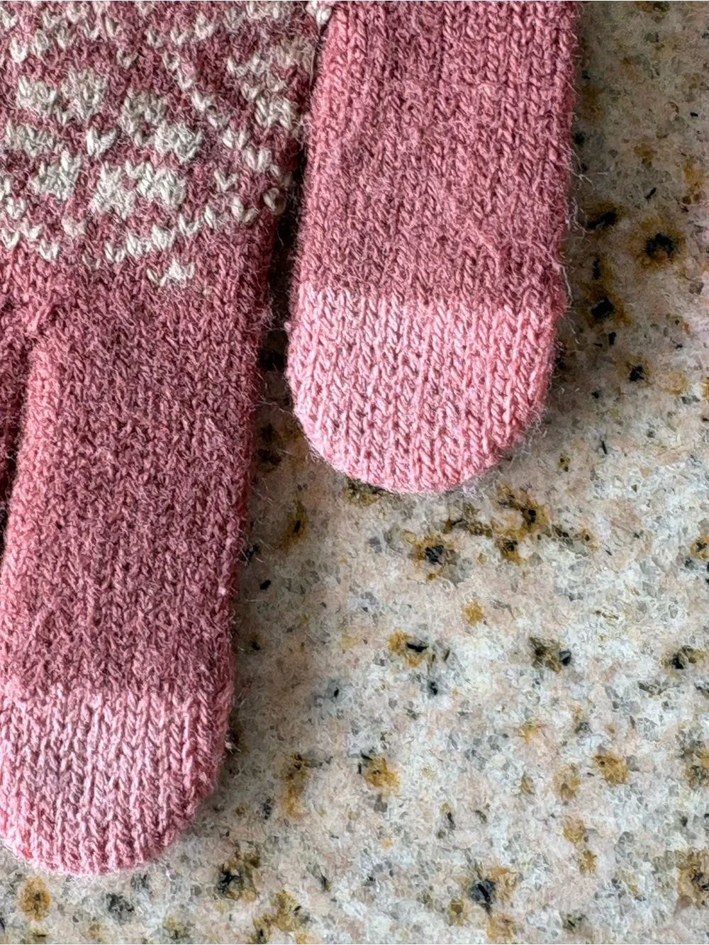 Clear Creek Women’s Pink Patterned Knit Gloves-touchscreen compatible